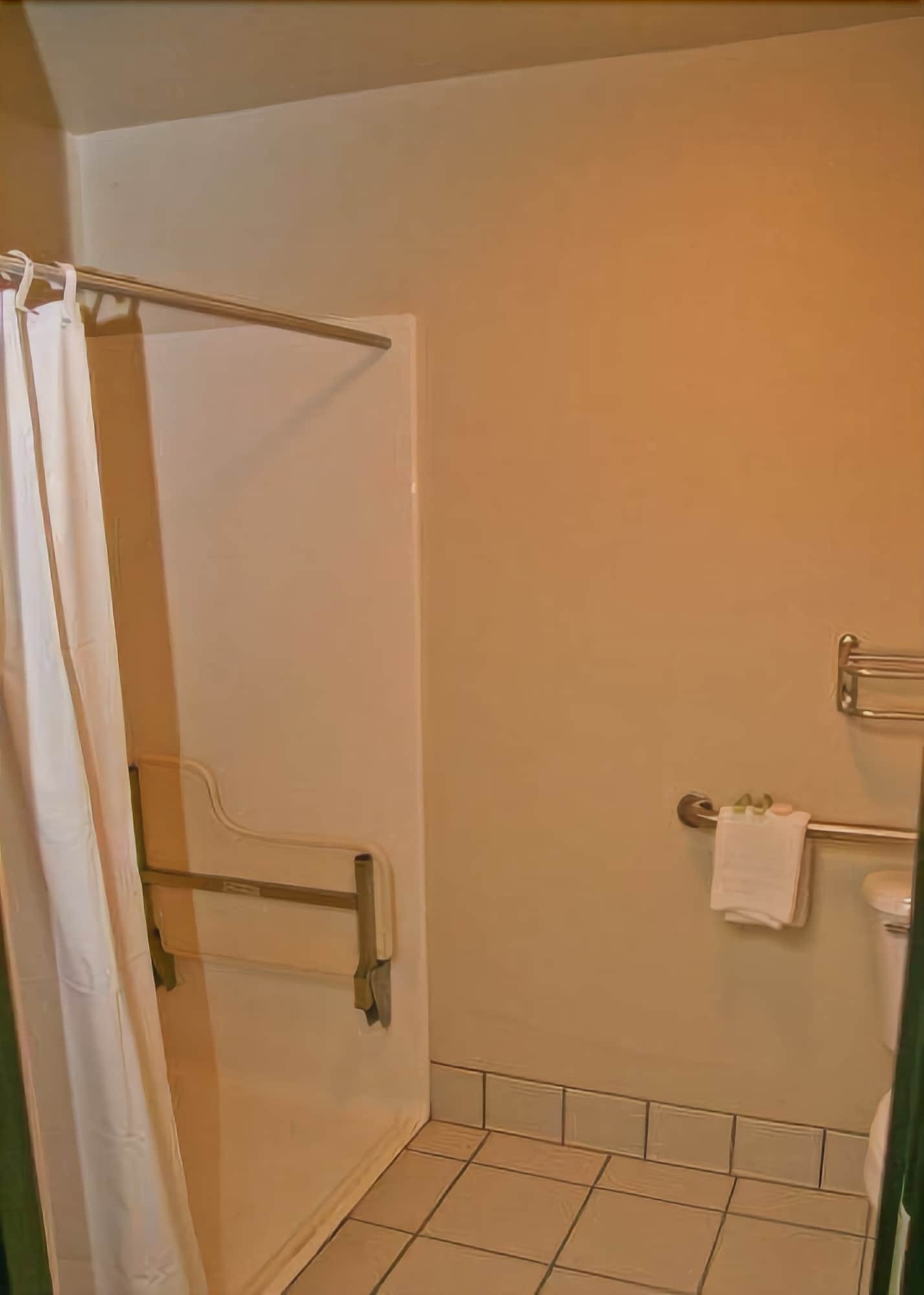 Travelodge By Wyndham Green River Wy Room photo